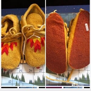 NWT Leather Baby Moccasins with Bead Embroidery Size 6-9 Month